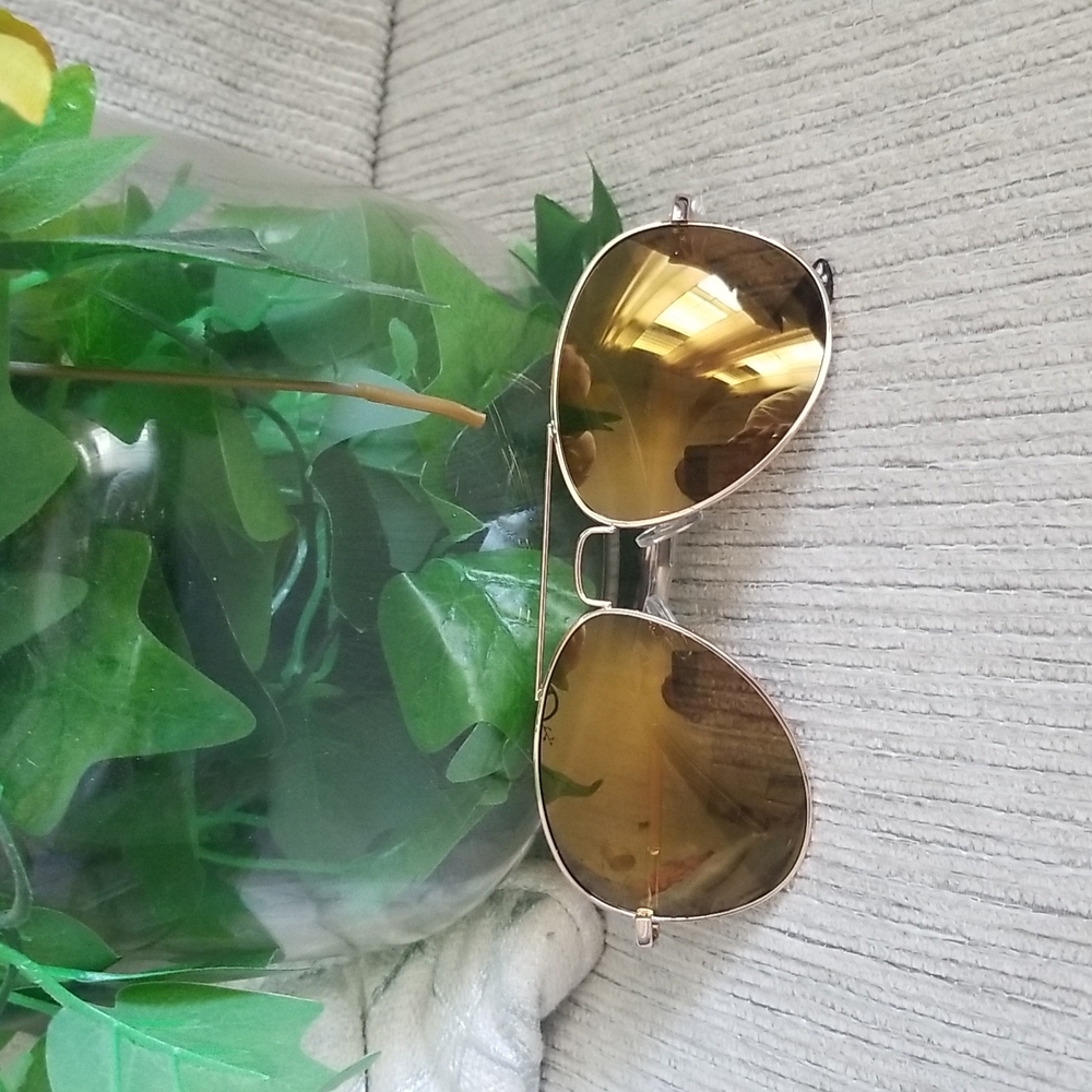 Just arrived unisex black lens Aviators style frame women or men can wear it - Picture 2 of 3